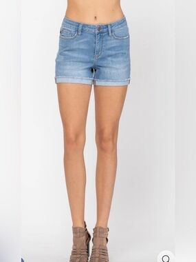 Judy Blue mid-rise frayed cuffed denim shorts 29